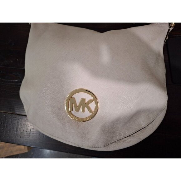 Michael Kors Fulton Large Hobo Bag in "Vanilla" Peebled Leather/Pre-owned, Good - Picture 6 of 9